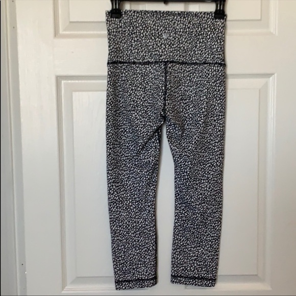 Lululemon Wunder Under Crop - Picture 8 of 10